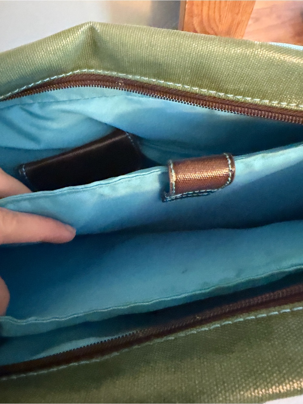 Urban Junket Green Leather carry on bags - Picture 2 of 8